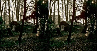 825488 Gezicht op het huisje van de parkwacht op het landgoed Amelisweerd tussen Utrecht en Bunnik.